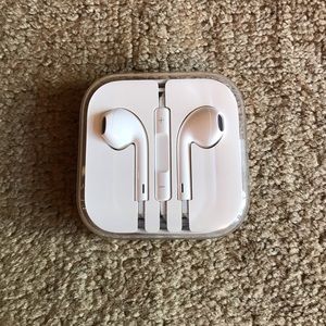 New Apple Wire EarPods